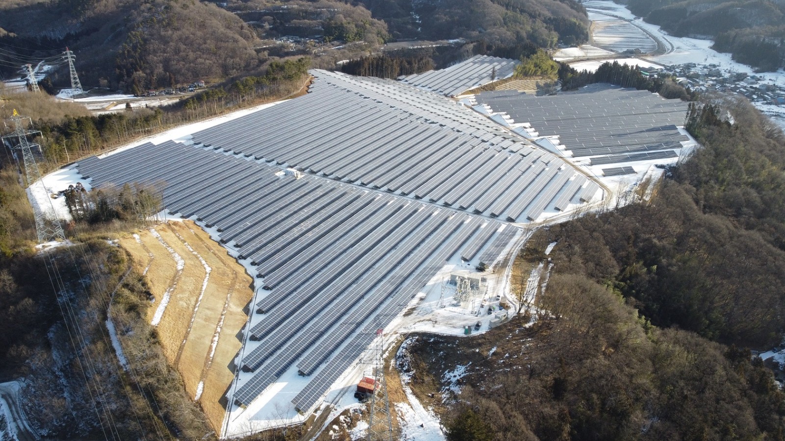 Shirakawa-Solar-Power-Plant-Japan.jpg